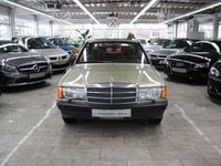 Second-hand Mercedes 190 90 CP (66 kW) 1982 Verde Berlinǎ