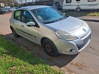 Gebraucht Renault Clio III Expression 75 PS (55 kW) 2010 Silber Limousine