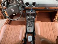 Gebraucht Mercedes 280 156 PS (114 kW) 1977 Beige Limousine