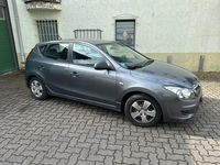 Gebraucht Hyundai i30 109 PS (80 kW) 2011 Blau Kleinwagen