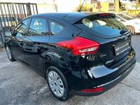 Gebraucht Ford Focus Ambiente 101 PS (74 kW) 2015 Schwarz Limousine