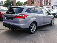Gebraucht Ford Focus Champions Edition 140 PS (102 kW) 2012 Mica stonesilber/grau Limousine