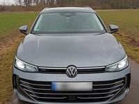 Gebraucht VW Passat Elegance 150 PS (110 kW) 2024 Grau Kombi