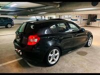 Gebraucht BMW 118 122 PS (89 kW) 2006 Schwarz Kleinwagen