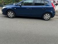Gebraucht Hyundai i30 109 PS (80 kW) 2010 Blau Kombi
