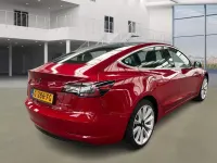 Second-hand Tesla Model 3 Long Range AWD 258 kW (351 CP) 2019 Roșu Berlinǎ