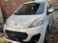Gebraucht Peugeot 107 68 PS (50 kW) 2013 Weiß Kleinwagen