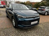 Gebraucht VW Tiguan Basis 131 PS (96 kW) 2025 Blau SUV