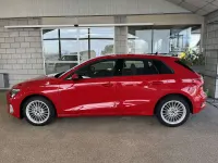 Gebraucht Audi A3 110 PS (80 kW) 2023 Rot Limousine