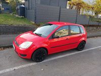 Gebraucht Ford Fiesta Ghia 68 PS (50 kW) 2005 Rot Kleinwagen