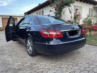 Gebraucht Mercedes E250 204 PS (150 kW) 2011 Blau Limousine