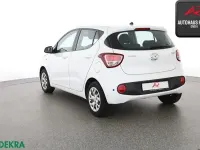 Gebraucht Hyundai i10 Trend 67 PS (49 kW) 2018 Polar white / sol Kleinwagen