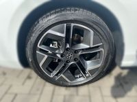 Gebraucht VW Passat Elegance 150 PS (110 kW) 2024 Pure white Kombi