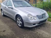 Gebraucht Mercedes C220 143 PS (105 kW) 2003 Brillantsilber  metalliclack Coupé