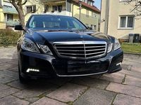 Gebraucht Mercedes E220 Avantgarde 170 PS (125 kW) 2010 Schwarz Limousine