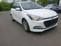 Gebraucht Hyundai i20 75 PS (55 kW) 2018 Weiß Kleinwagen