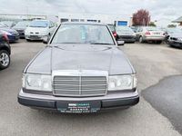Gebraucht Mercedes E220 150 PS (110 kW) 1993 Violet Limousine