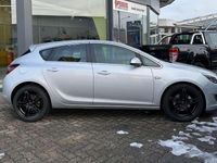 Gebraucht Opel Astra Exklusiv 136 PS (100 kW) 2014 Argon silber/ice silver (m2) Kleinwagen