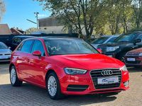 Gebraucht Audi A3 Ambiente 150 PS (110 kW) 2016 Rot Limousine