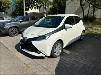 Gebraucht Toyota Aygo X-play 72 PS (52 kW) 2017 Weiß Kleinwagen