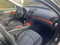 Gebraucht Mercedes E220 Classic 170 PS (125 kW) 2006 Schwarz Limousine