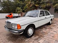 Gebraucht Mercedes 200 60 PS (44 kW) 1982 Weiß Limousine