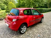 Używany Renault Clio II 75 KM (55 kW) 2010 Czerwony Hatchback
