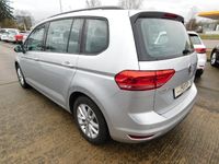 Gebraucht VW Touran Comfortline 110 PS (80 kW) 2015 Silber metallic Van / Kleinbus