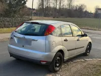 Gebraucht Ford Focus Ghia 101 PS (74 kW) 2001 Silber Limousine