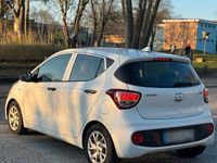 Gebraucht Hyundai i10 83 PS (61 kW) 2017 Weiß Kleinwagen