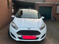 Gebraucht Ford Fiesta 101 PS (74 kW) 2013 Weiß Kleinwagen