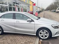 Gebraucht Mercedes A180 122 PS (89 kW) 2016 Silber Limousine