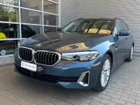 Gebraucht BMW 520 Efficient Dynamics 190 PS (139 kW) 2022 Arctic race blue metallic Kombi