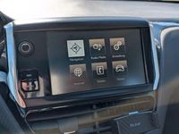 Gebraucht Peugeot 2008 Allure 131 PS (96 kW) 2015 Weiß SUV