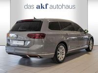 Gebraucht VW Passat Elegance 150 PS (110 kW) 2024 Mondsteingrau Kombi