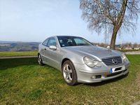 Gebraucht Mercedes C220 143 PS (105 kW) 2004 Silber Coupé