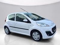 Gebraucht Peugeot 107 Active 68 PS (50 kW) 2013 Weiss 068/deckende lackierung Kleinwagen
