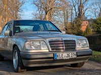 Gebraucht Mercedes E220 AMG 150 PS (110 kW) 1992 Silber Limousine