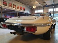 Second-hand Jaguar E-Type 277 CP (203 kW) 1974 Alb Cabrio