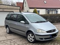 Gebraucht Ford Galaxy 115 PS (84 kW) 2002 Silber Van / Kleinbus