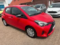 Gebraucht Toyota Yaris Basis 69 PS (50 kW) 2014 Rot Kleinwagen
