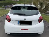 Gebraucht Peugeot 208 Active 99 PS (72 kW) 2017 Weiß Kleinwagen