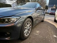 Gebraucht BMW 318 143 PS (105 kW) 2012 Grau Limousine