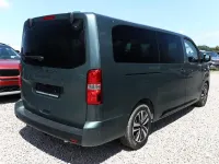 Neu Peugeot Traveller Allure 177 PS (130 kW) 2026 Kapari grün metallic Van / Kleinbus