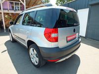 Gebraucht Skoda Yeti Family 122 PS (89 kW) 2012 Silber SUV