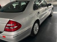 Second-hand Mercedes E200 163 CP (119 kW) 2003 Argintiu Berlinǎ