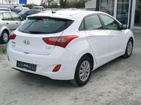 Gebraucht Hyundai i30 Trend 110 PS (80 kW) 2016 Weiß Limousine
