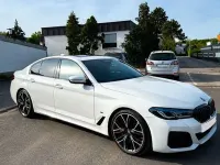 Używany BMW M550 Performance 530 KM (389 kW) 2021 Biały Sedan/Limuzyna