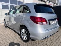Gebraucht Mercedes B180 122 PS (89 kW) 2015 Silber Van / Kleinbus