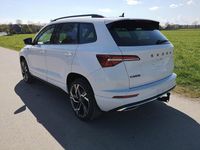 Neu Skoda Karoq SportLine 150 PS (110 kW) 2025 Moonwhite metallic SUV
